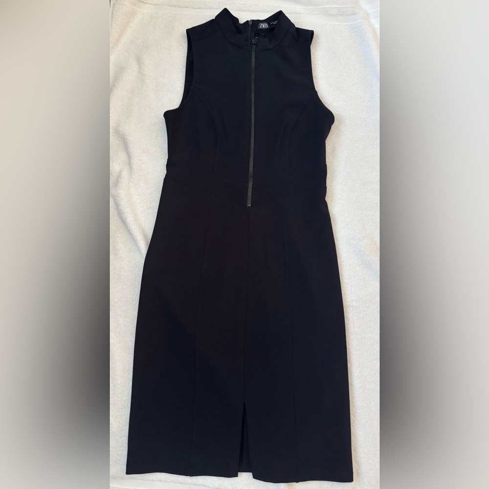 Zara Zip-Front Dress Black Solid
Sleeveless Sheath Front Slit Stretch
Size M - Picture 8 of 15